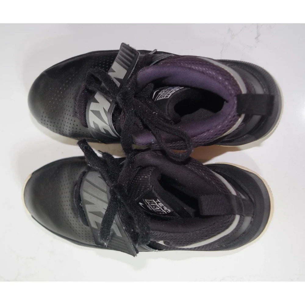 Nike Team Hustle D 8 Black Silver Kids Basketball Shoes Size 5.5Y